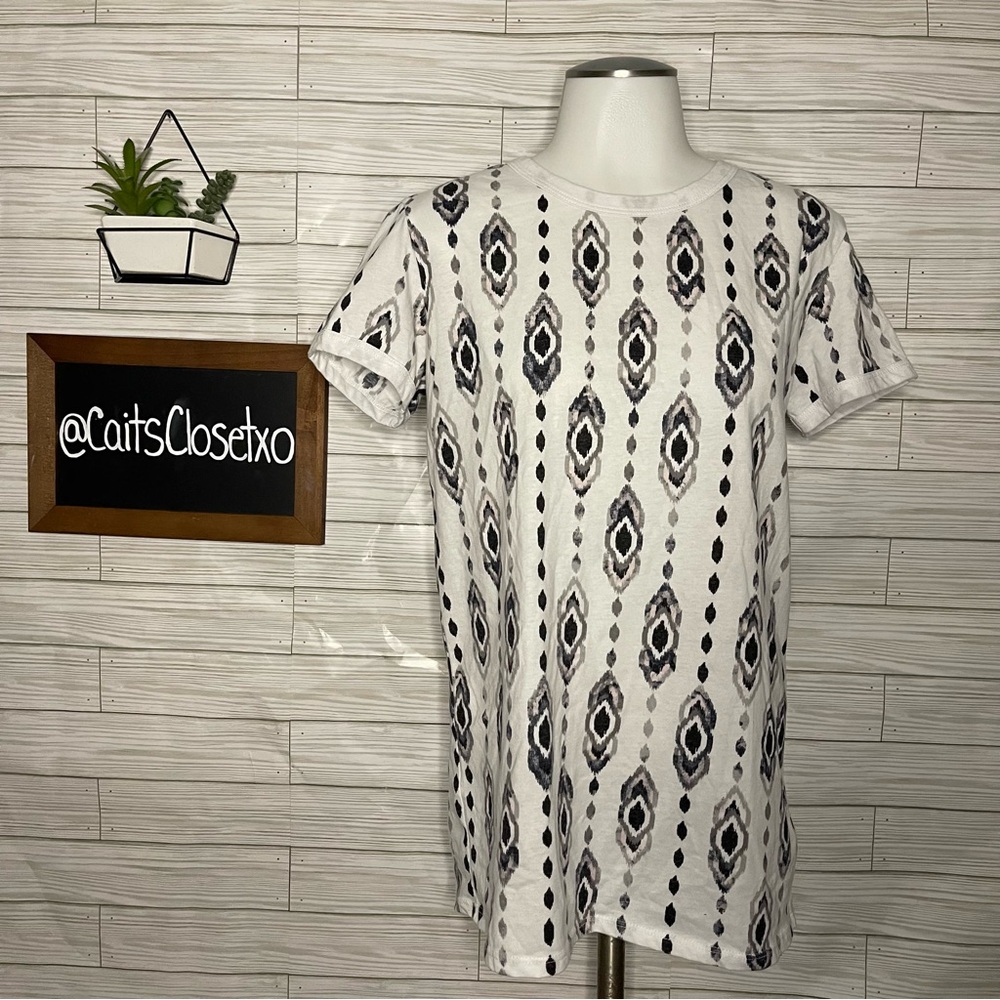 🫶 LuLaRoe Short Sleeve Tee